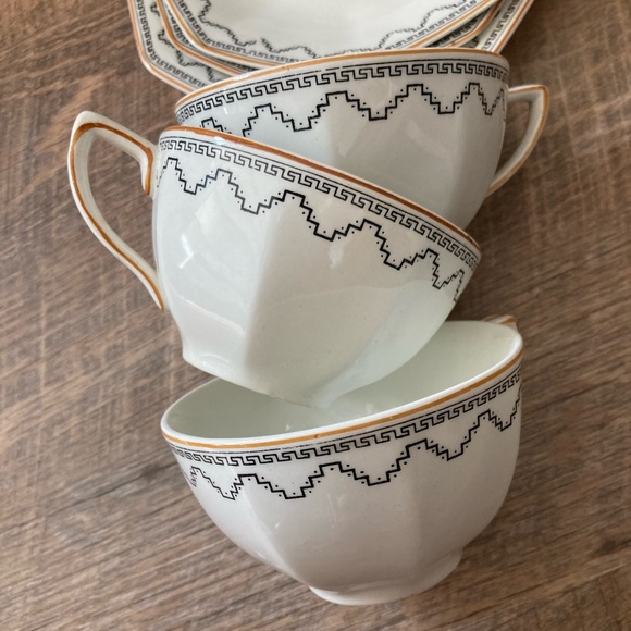 Johnson Brothers | Vintage England Tea Cup & Saucer Set - Picture 2 of 8